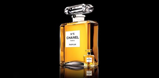 Illustratie voor: Last-minute Valentijn cadeautip: Chanel No. 5 limited-edition voor 15.000 dollar