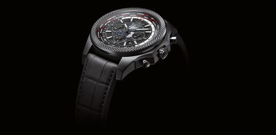 Illustratie voor: Bentley B05 Unitime Midnight Carbon: Een groots reiziger in zwart gehuld