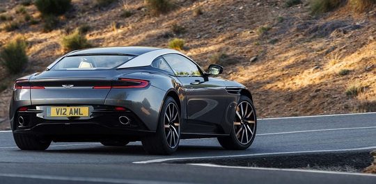 Illustratie voor: Luxe Lijstjes: De 10 Beste Auto Releases van 2016