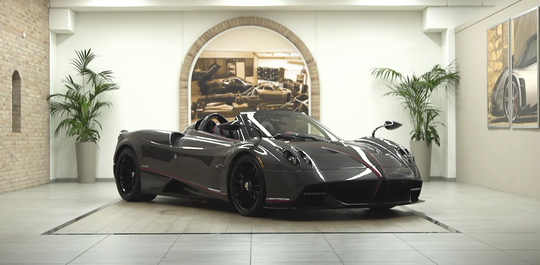 Illustratie voor: Deze Pagani Huayra Hypercar heeft Lewis Hamilton F1 kleuren en een prijskaartje van meer dan 3 miljoen dollar