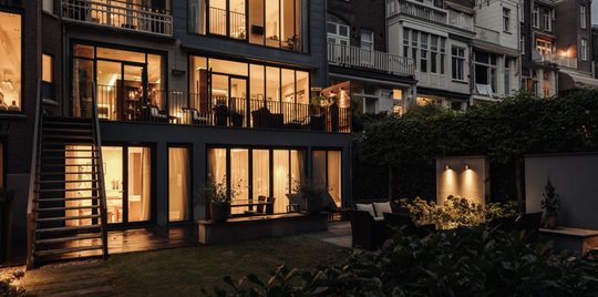 De benedenwoning van Rattan Chadha in Amsterdam