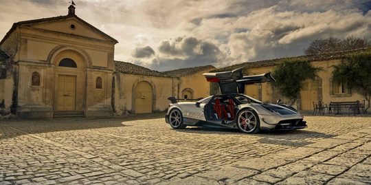 pagani fabriek auto's Italiaans Pure Luxe