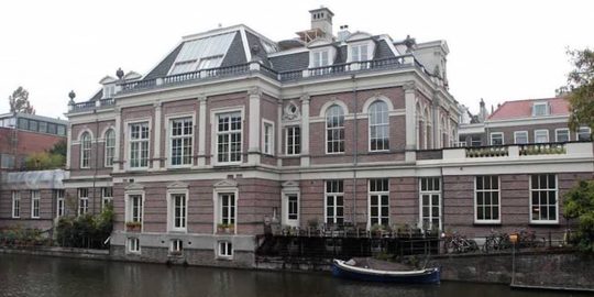 Illustratie voor: Jort Kelder Koopt Miljoenenappartement in Amsterdam