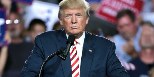 Illustratie voor: Advocaat van Trump ligt onder vuur van de advocaat van pornoactrice Stormy Daniels vanwege $130.000