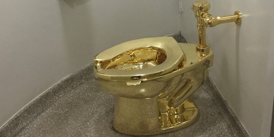 Het bij diefstal buitgemaakte gouden toilet