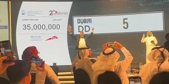 De veiling voor het kenteken DD5 in Dubai