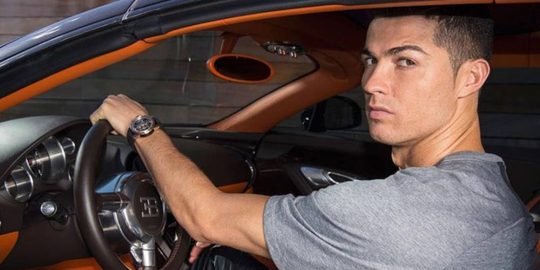 Cristiano Ronaldo in zijn Bugatti La Voiture Noire