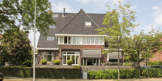 De woning van John Heitinga wordt volledig onder handen genomen