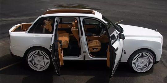 De gepersonaliseerde Rolls-Royce Cullinan van Lil Uzi Vert