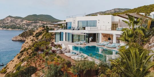 De door Eric Kuster ontworpen villa op Ibiza