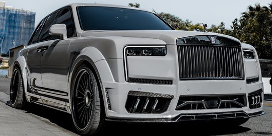 Een Rolls-Royce met een widebody-kit