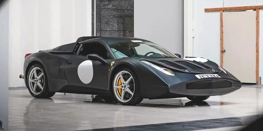 De Ferrari die niet straatlegaal is.