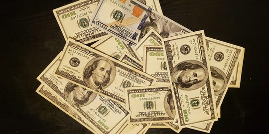 Cashgeld, wat de neef van Pablo Escobar vond in zijn huis.