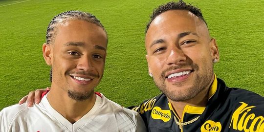 Xavi Simons, de man met een dure Audemars Piguet, naast Neymar