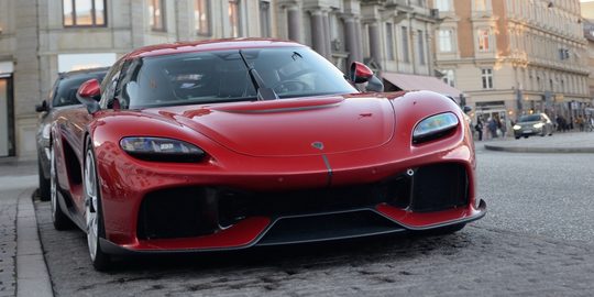De voorkant van de Koenigsegg Gemera