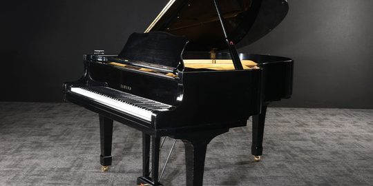 De oude piano van Freddie Mercury.