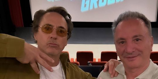 Robert Downey Jr. in een bioscoopzaal