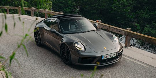 Een auto van Porsche, het merk dat de winst zag stijgen
