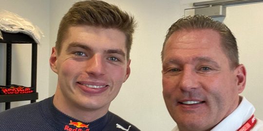 Jos Verstappen naast zijn zoon Max Verstappen, die over een fraai vastgoedportfolio beschikt