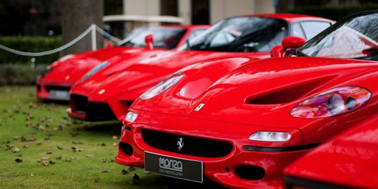 nederlanders automarkt duurdere auto's verkoop Pure Luxe