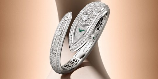Het Bulgari Serpenti Aeterna-horloge tijdens de presentatie