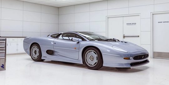 Jaguar XJ220