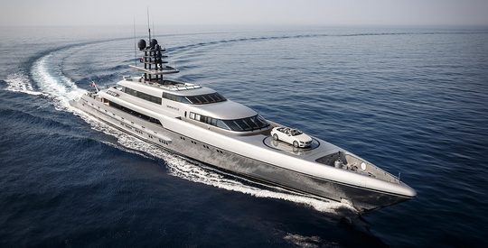 Illustratie voor: Met Dit Superyacht van € 77 Miljoen Race Je Elke Soortgenoot Eruit
