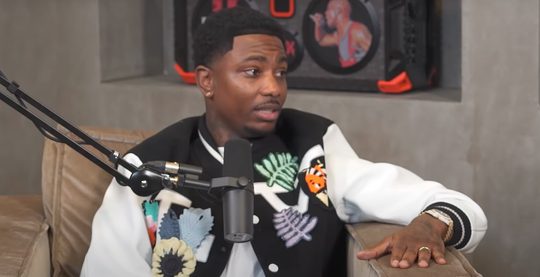 Eljero Elia tijdens een interview