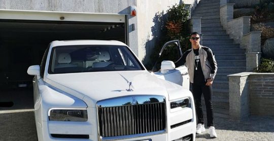 cristiano ronaldo bugatti la voiture noire Pure Luxe