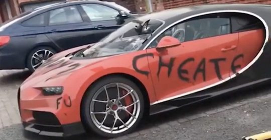 bugatti chiron gesloopt beschadigd prank Pure Luxe