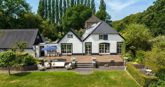 De nieuwe woning van pianist Jan Vayne nabij Zwolle