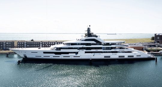 Het 120 meter lange motorjacht van Amels