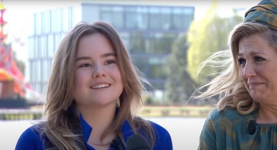 Prinses Ariane en koningin Maxima tijdens een interview in 2021