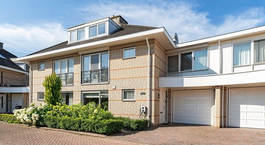 Buitenaanzicht van de villa in Zoetermeer