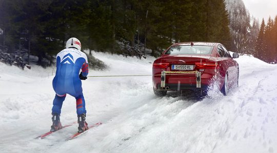 Illustratie voor: Jaguar helpt skiër Graham Bell om de snelste man op ski’s te worden (met video)