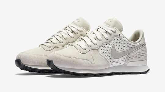 Illustratie voor: Nike presenteert de perfecte sneaker voor onder een pak: The Internationalist Luxe