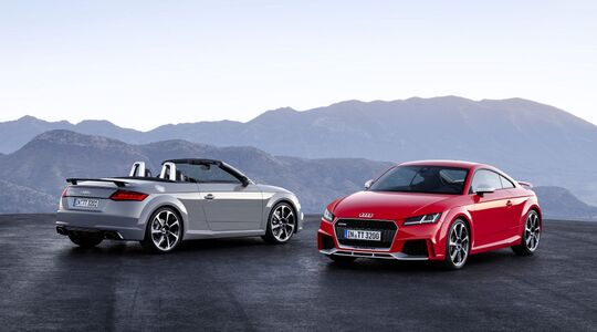 Illustratie voor: Sportief Duo: 400 PK Sterke Audi TT RS Coupé en Roadster (video)