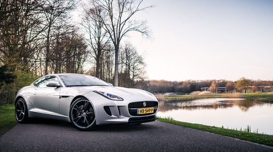 Illustratie voor: Pure Luxe Cars: Jaguar F-Type 3.0 V6 Supercharged (340 PK), een Zeer Geslaagde Coupé
