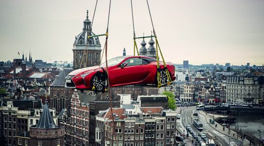 Illustratie voor: Spectaculair: Lexus Presenteert de Nieuwe Lexus LC 500h Hoog Boven Amsterdam (video)