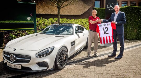 Illustratie voor: Mercedes-Benz Zet Samenwerking met PSV Voort