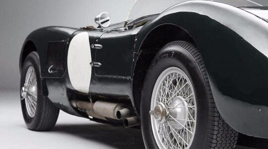Illustratie voor: Zeldzame Klassieke Jaguar C-Type Ooit Gekocht Voor 635 Pond Blijkt Nu 4 Miljoen Pond Waard