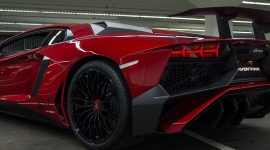 Illustratie voor: Pure Luxe Cars: Bijna 500.000 Euro Voor De Lamborghini Aventador Superveloce Coupé (750 PK)
