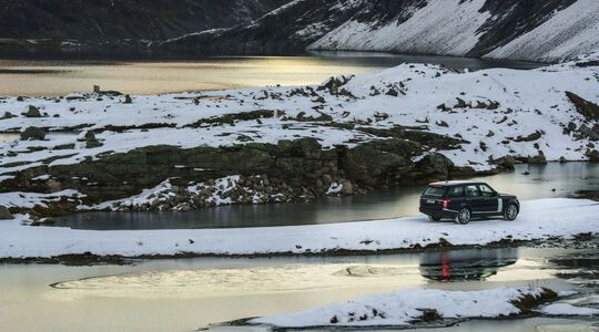 Illustratie voor: Ultieme Schoonheid op Aarde: Range Rover en Topfotograaf Jonas Bendiksen Presenteren ‘Ultimate Vistas’