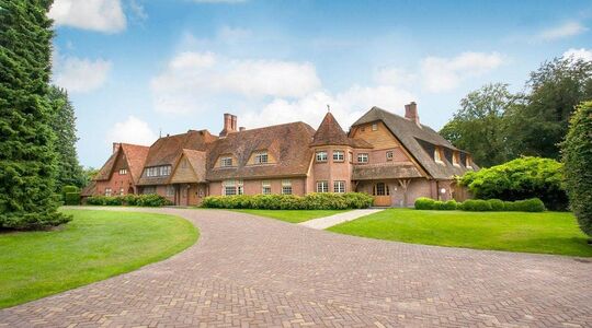Illustratie voor: Luxe Lijstjes: 10 van de Duurste Nederlandse Huizen van 2016