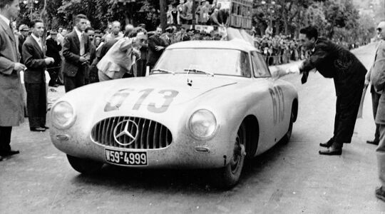 Illustratie voor: Mercedes-Benz met tien auto’s aan de start van jubileumeditie Mille Miglia