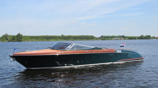 Illustratie voor: Riva Aquariva 33, een Italiaanse schoonheid uit 2004 in topconditie nu te koop