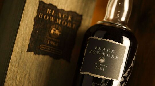 black bowmore single-malt whisky Whisky Auctioneers Pure Luxe