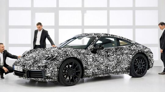 nieuwe Porsche 911 992 sportwagen auto onthulling Pure Luxe