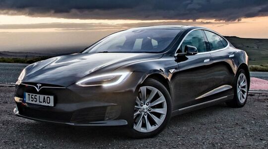 tesla autopilot rijontzegging brit engeland uitspraak Pure Luxe