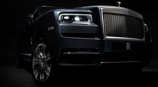 Rolls-Royce Cullinan SUV auto Pure Luxe